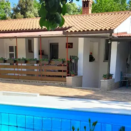 Beautiful Casa Ivana With Pool In Villa *